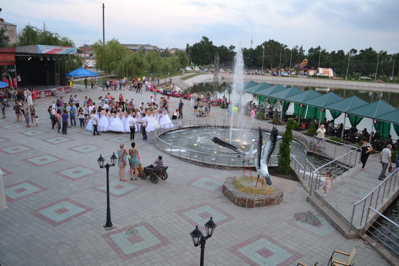 Какая погода завтра в славянске на кубани. Парк отель уют Славянск-на-Кубани. Гостиница уют Славянск на Кубани. Парк уют Славянск на Кубани. Северный парк Славянск на Кубани.